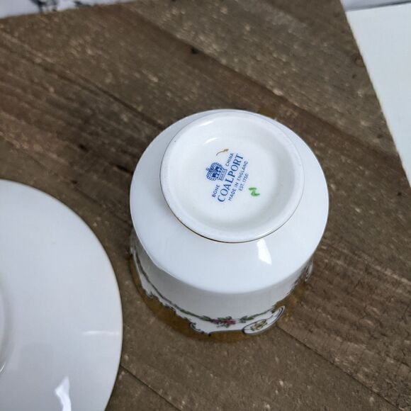 Coalport Teacup and saucer Batwing Full gold Excellent condition - Picture 3 of 7